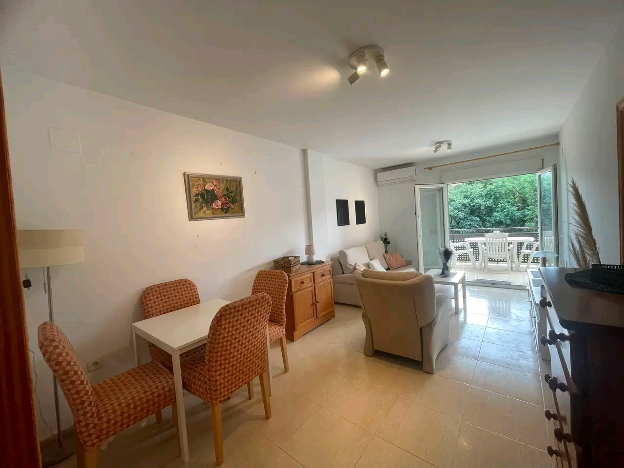 A LA VENTA AMPLIO APARTAMENTO CON TERRAZA EN JALON