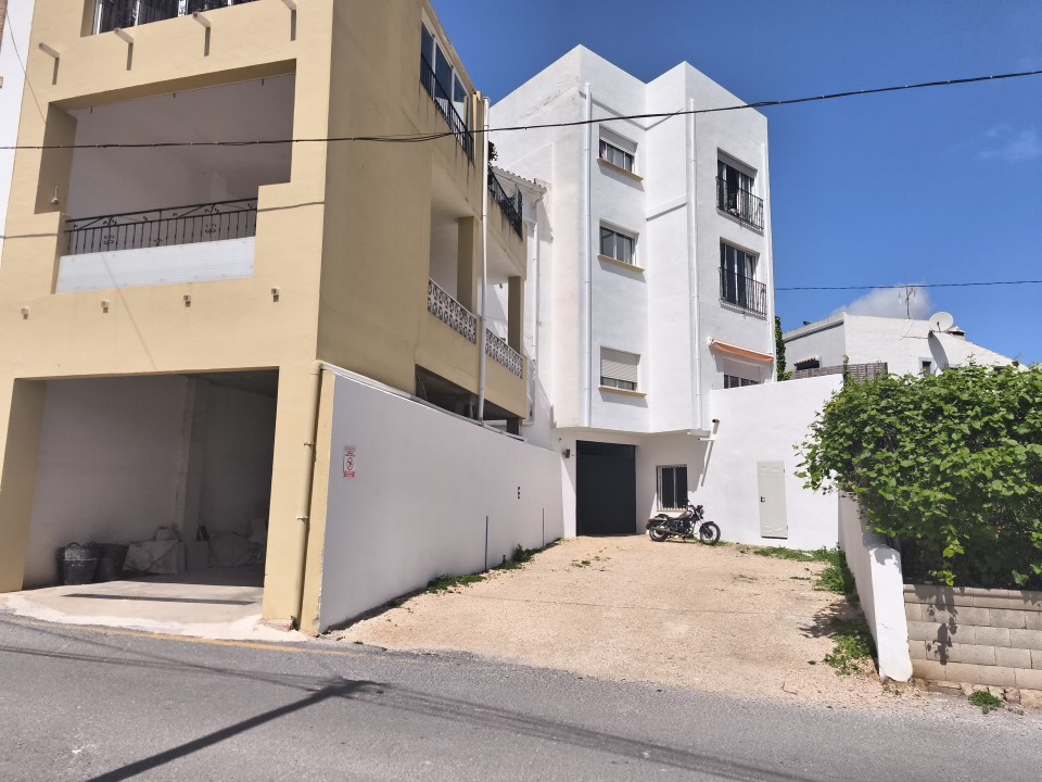 LUMINOSO APARTAMENTO CON PARKING Y TRASTERO EN BENITACHELL