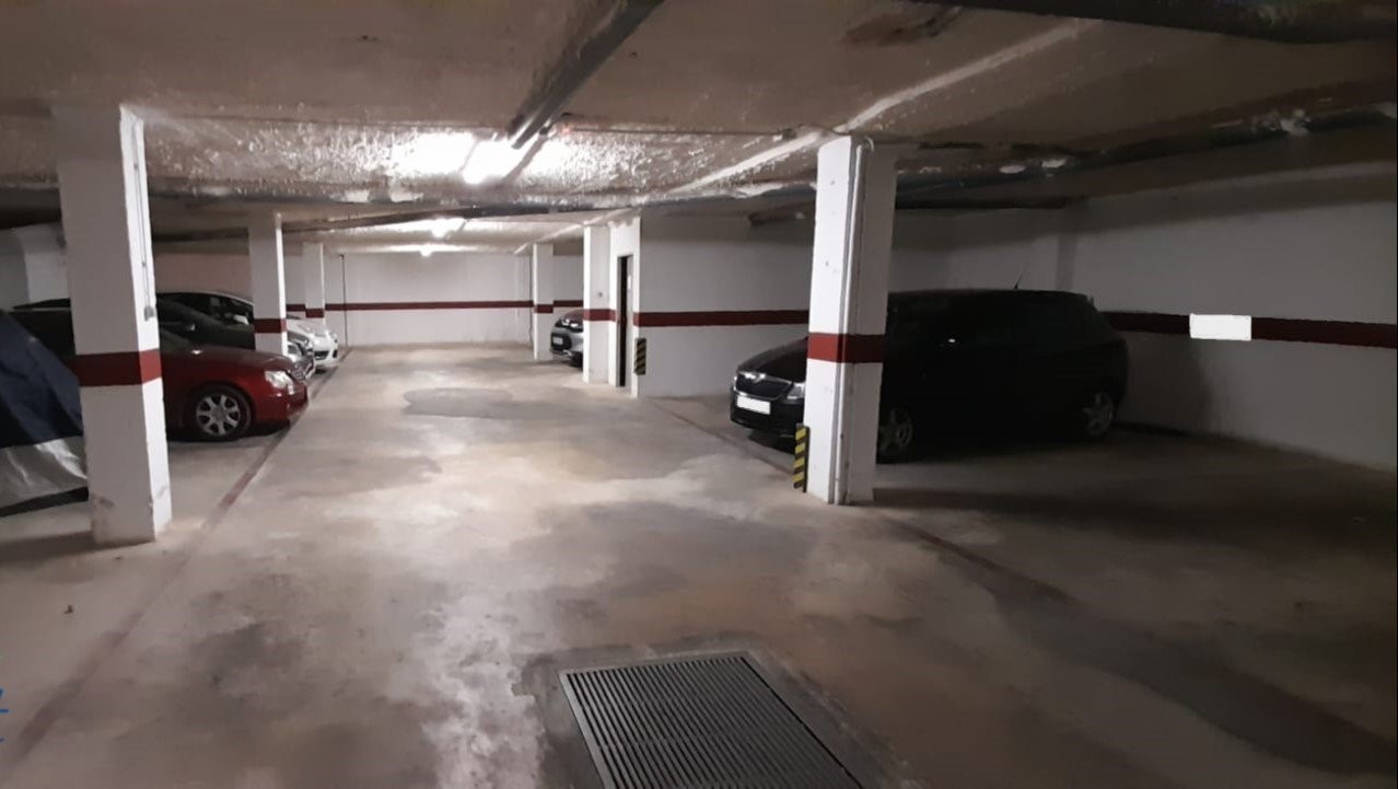 COQUETO APARTAMENTO EN VENTA EN PARCENT CON PLAZA DE PARKING