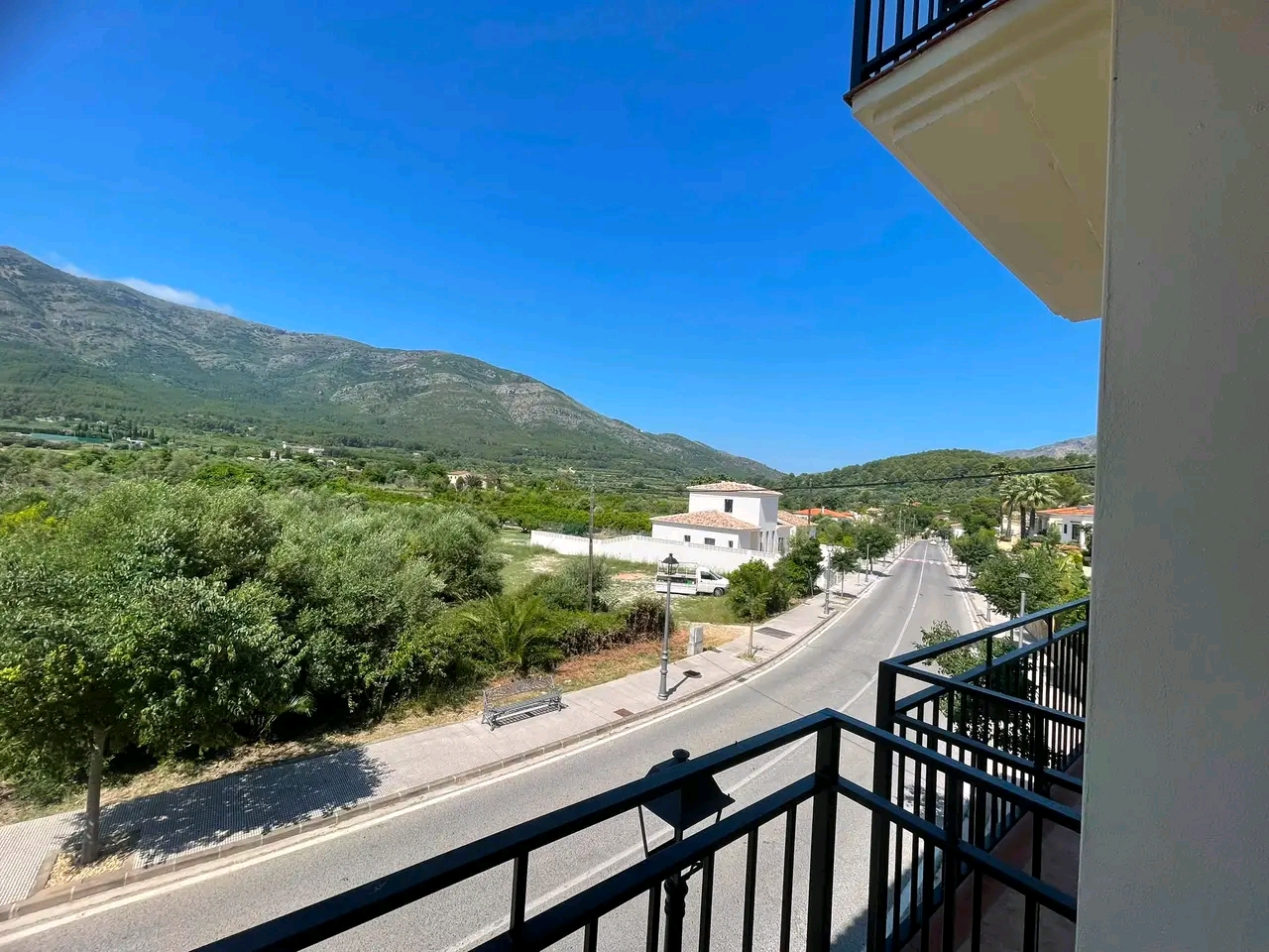 COQUETO APARTAMENTO EN VENTA EN PARCENT CON PLAZA DE PARKING