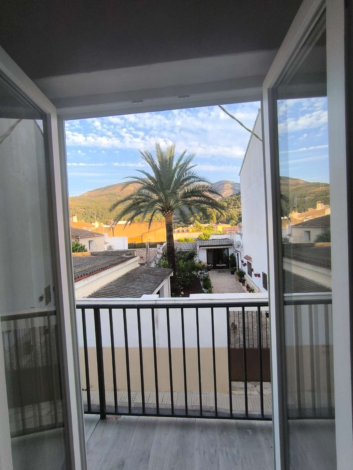 OPORTUNIDAD CASA DE PUEBLO CON GRAN PATIO