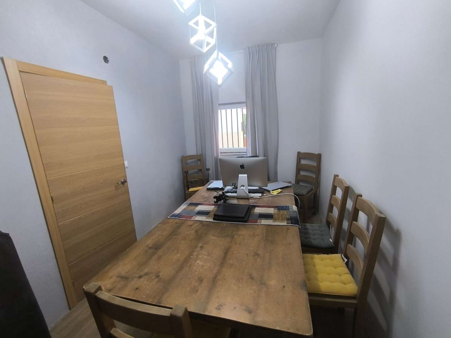 OPORTUNIDAD CASA DE PUEBLO CON GRAN PATIO