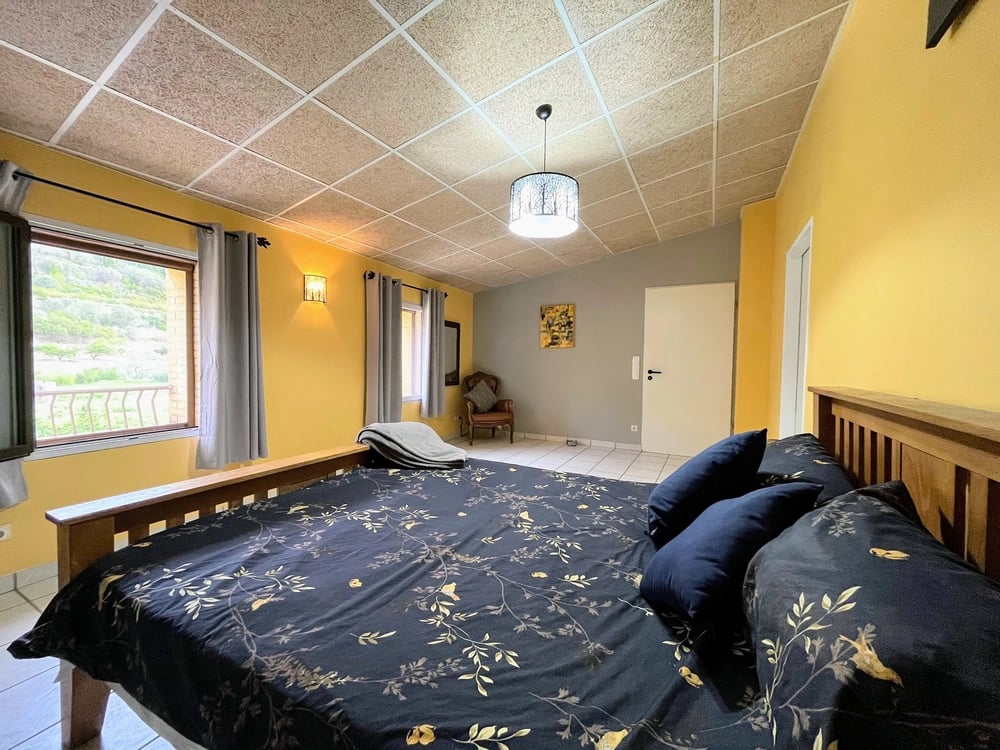 Casa de pueblo renovada con amplio patio