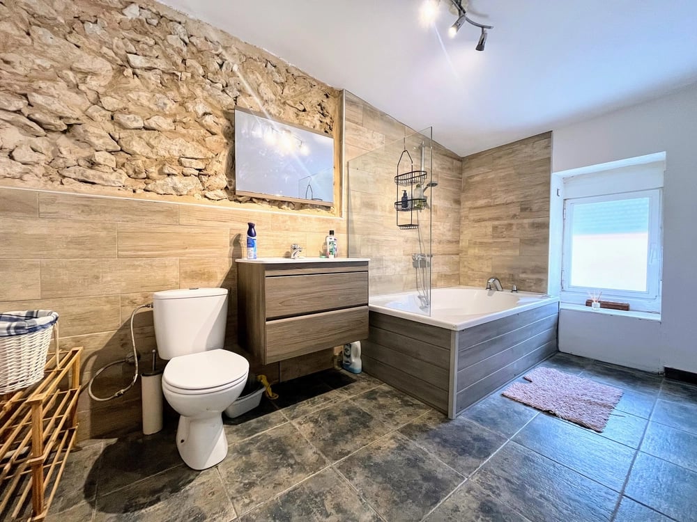 Casa de pueblo renovada con amplio patio