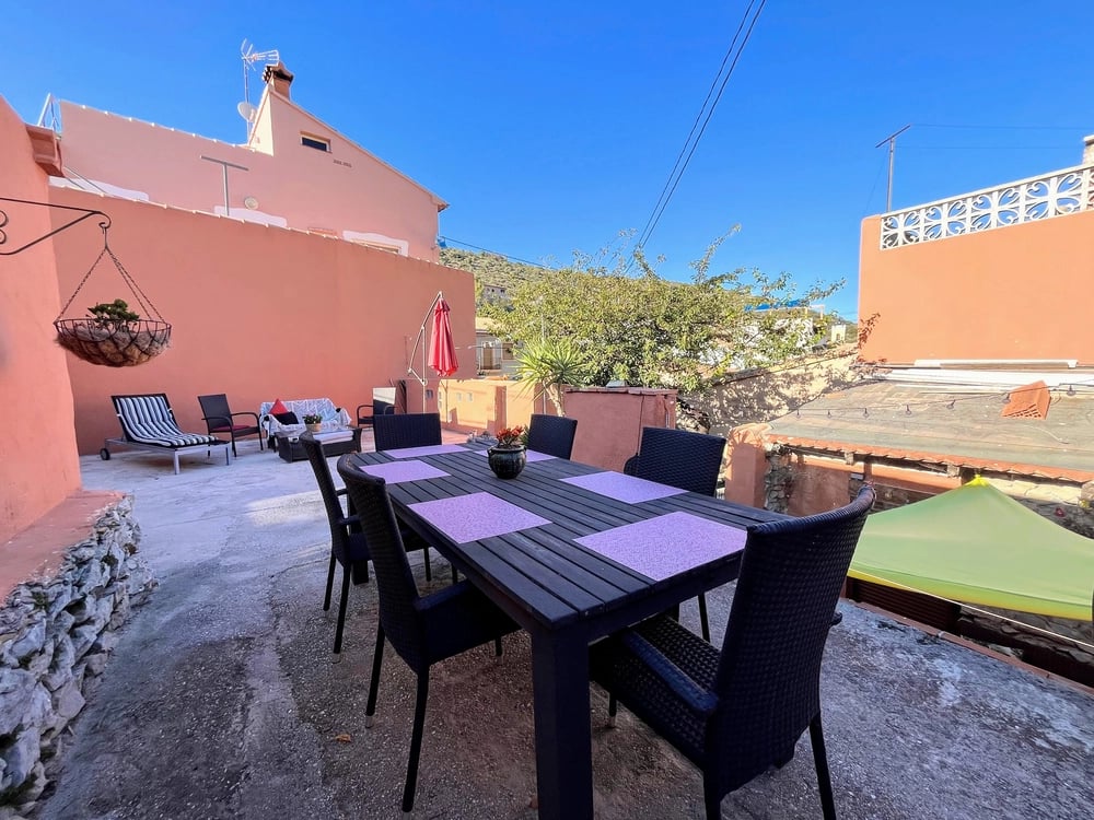 Casa de pueblo renovada con amplio patio