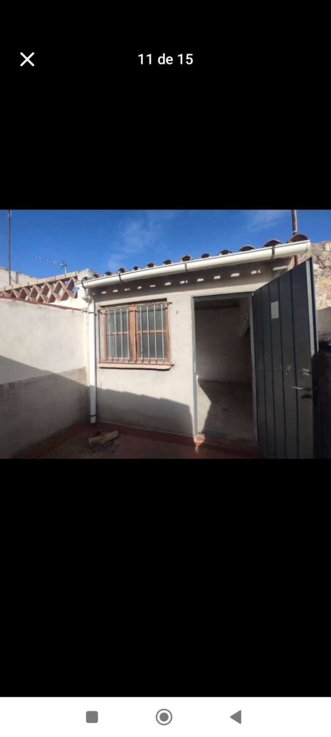 Casa de pueblo de esquina en una ubicación inmejorable en Jalon