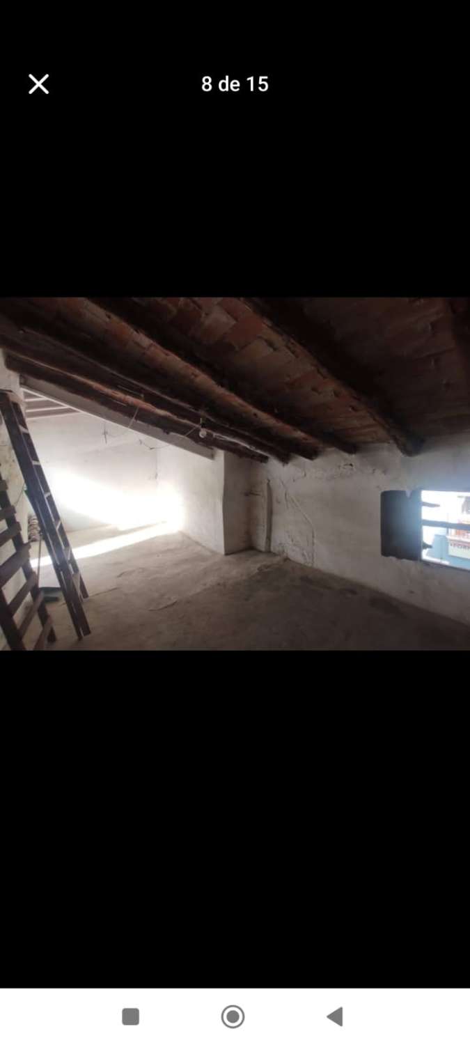 Casa de pueblo de esquina en una ubicación inmejorable en Jalon