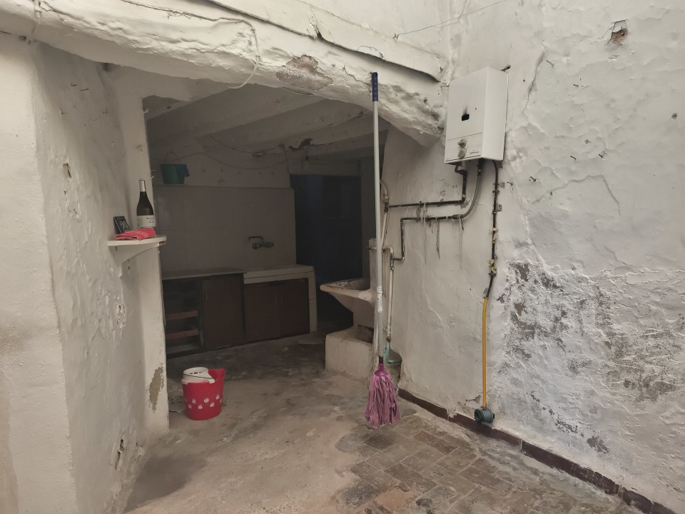 Casa de pueblo de esquina en una ubicación inmejorable en Jalon