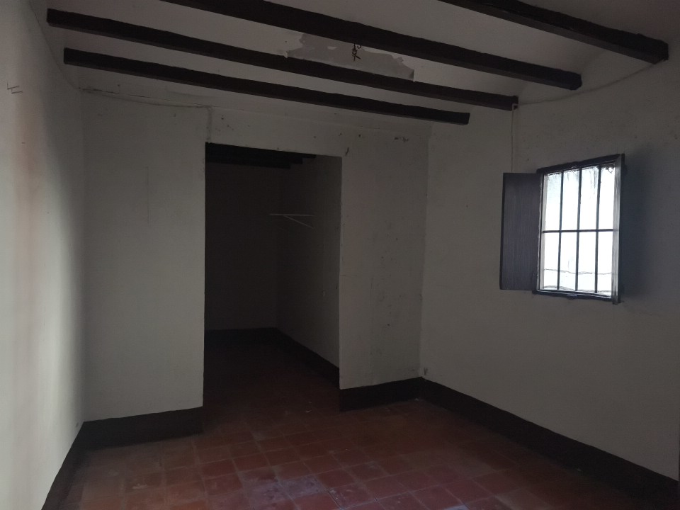 Casa de pueblo de esquina en una ubicación inmejorable en Jalon