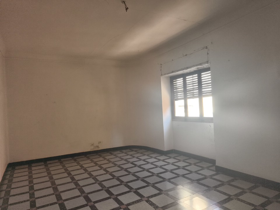 Casa de pueblo de esquina en una ubicación inmejorable en Jalon