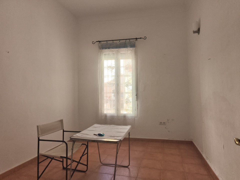 Casa de pueblo de esquina en una ubicación inmejorable en Jalon