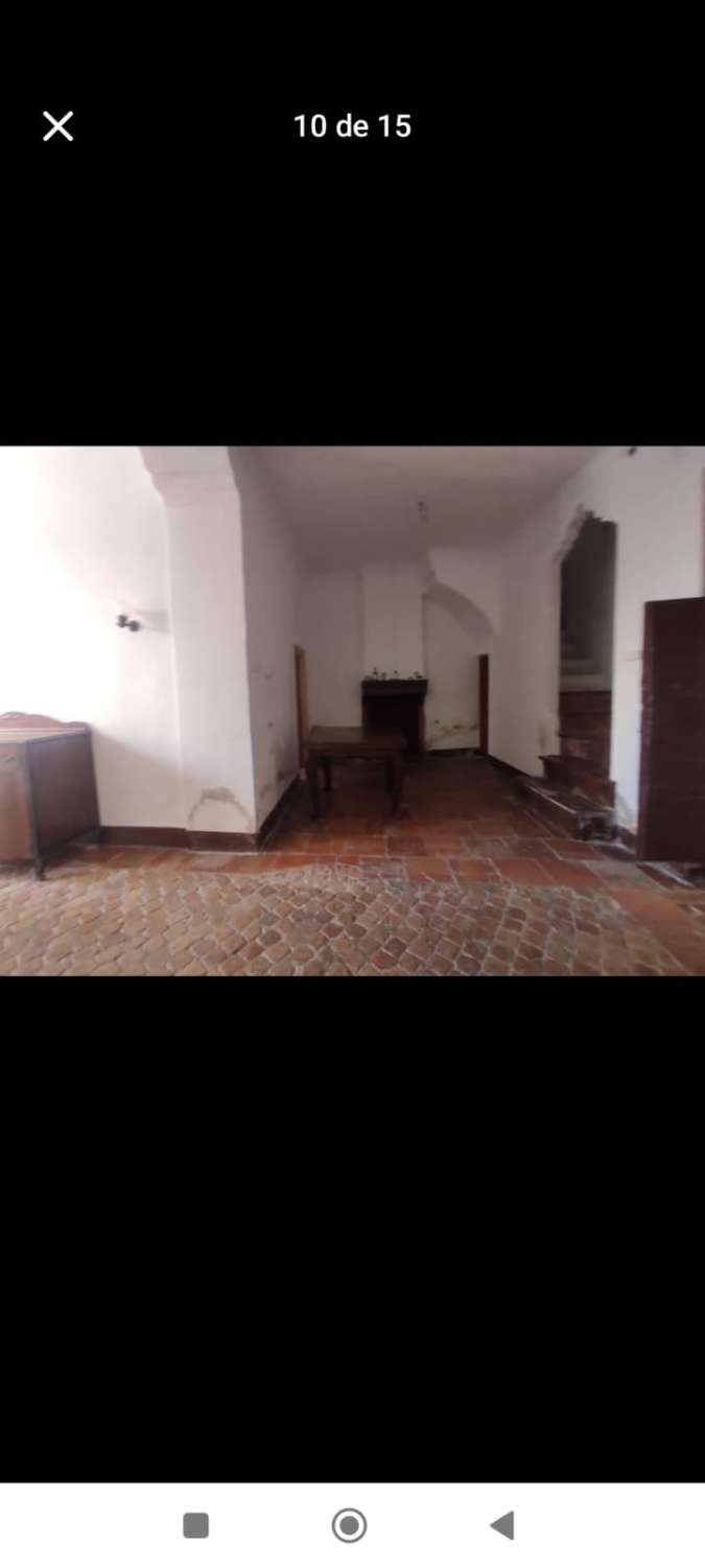 Casa de pueblo de esquina en una ubicación inmejorable en Jalon