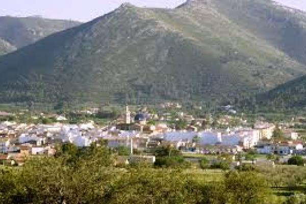 Casa de pueblo de esquina en una ubicación inmejorable e...