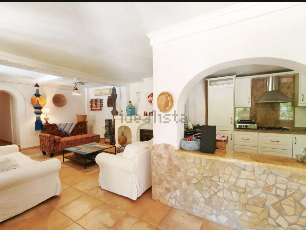 PRECIOSA FINCA CON DOS VIVIENDAS.