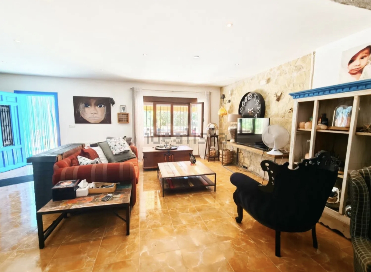 PRECIOSA FINCA CON DOS VIVIENDAS.