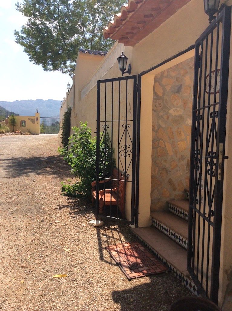 PRECIOSA FINCA CON DOS VIVIENDAS.