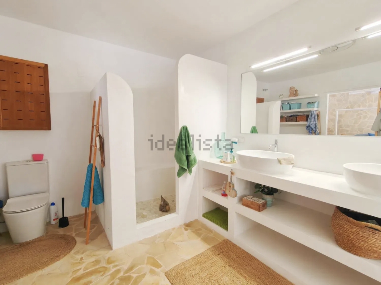 PRECIOSA FINCA CON DOS VIVIENDAS.