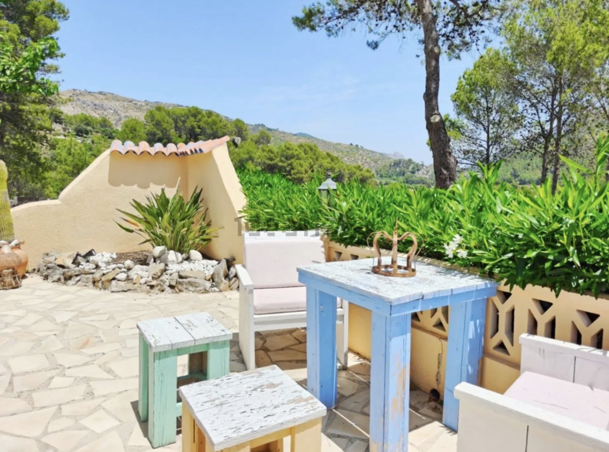 PRECIOSA FINCA CON DOS VIVIENDAS.