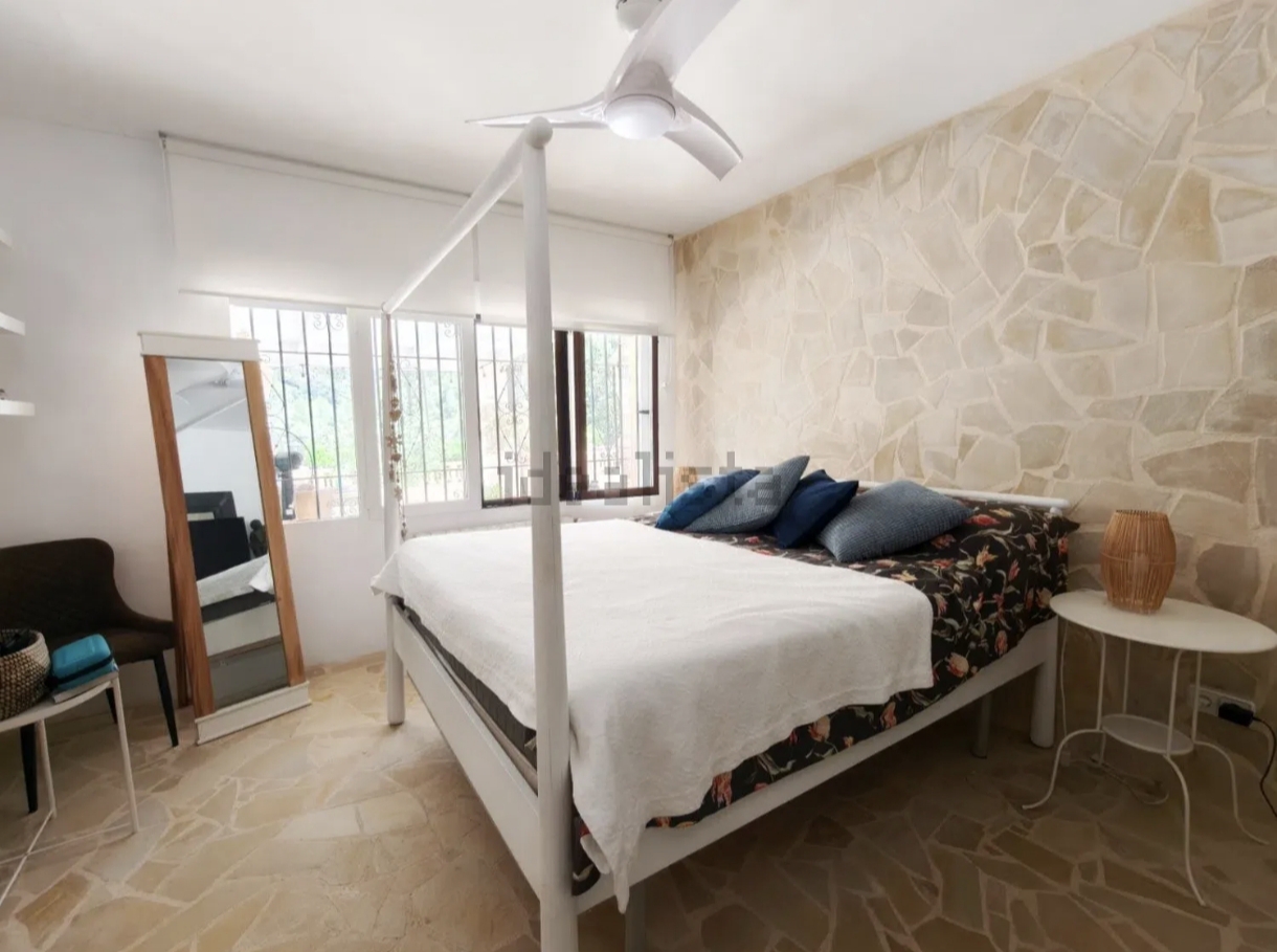 PRECIOSA FINCA CON DOS VIVIENDAS.