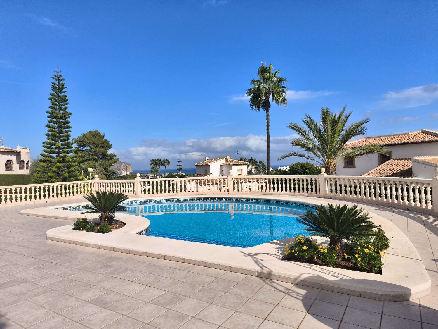 CHALET CERCA DE LA PLAYA EN JAVEA CON PRECIOSAS VISTAS