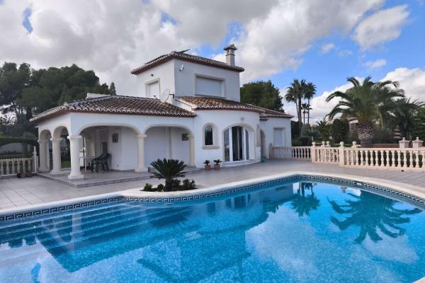 CHALET CERCA DE LA PLAYA EN JAVEA CON PRECIOSA...