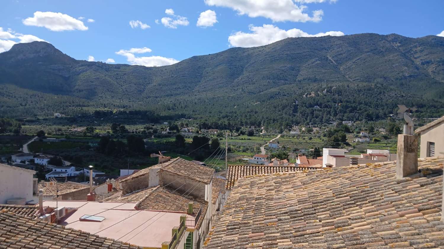 CASA DE PUEBLO DE ESQUINA A REFORMAR