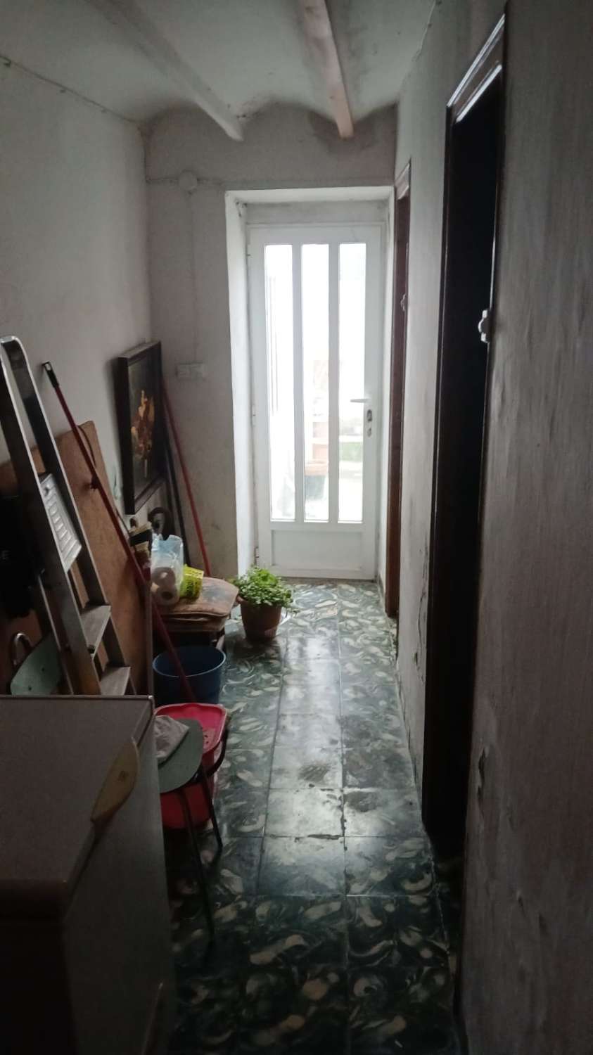 CASA DE PUEBLO DE ESQUINA A REFORMAR