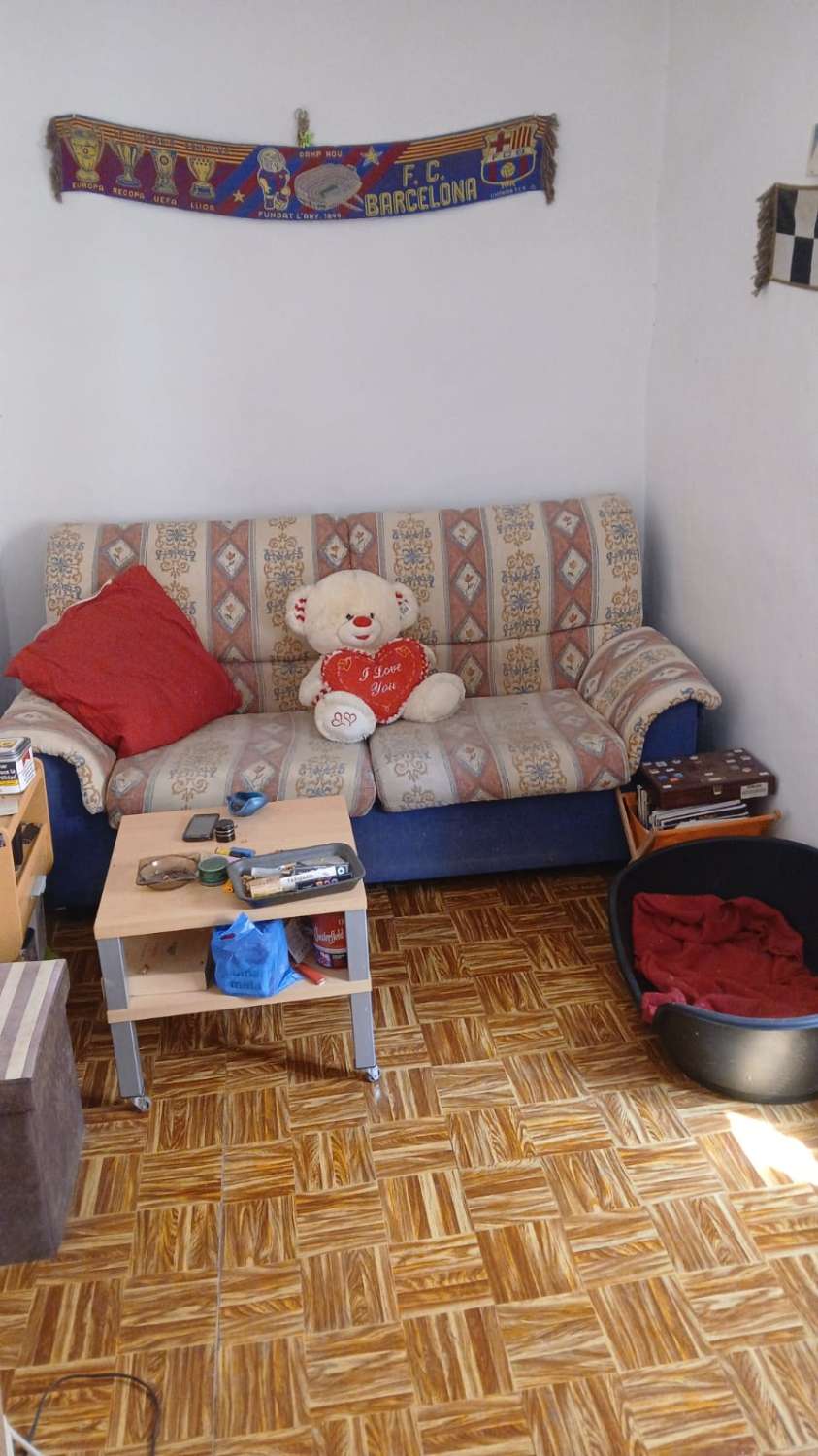 CASA DE PUEBLO DE ESQUINA A REFORMAR