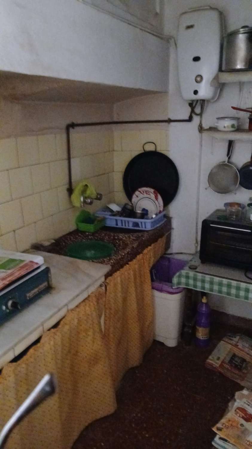 CASA DE PUEBLO DE ESQUINA A REFORMAR