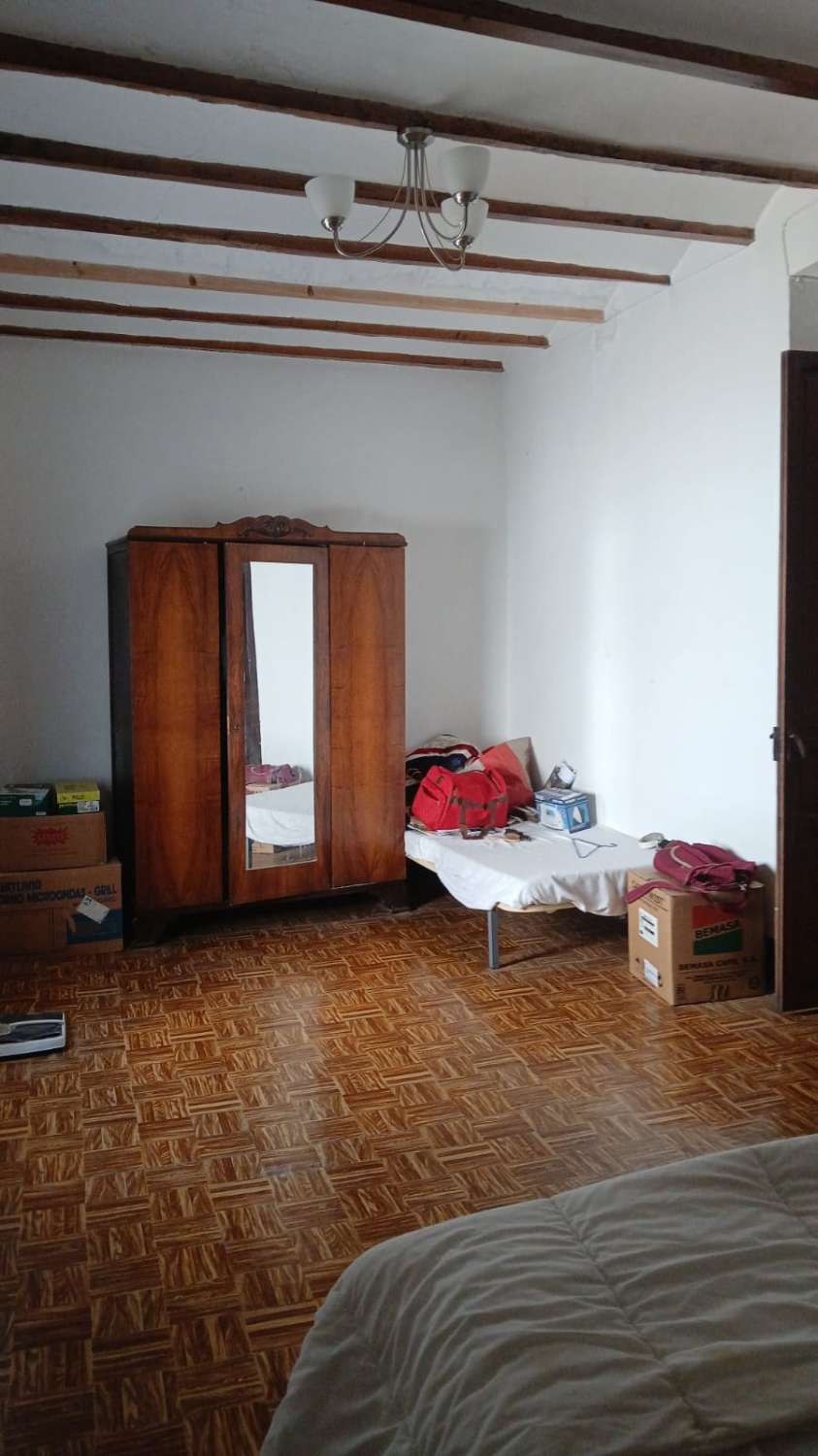 CASA DE PUEBLO DE ESQUINA A REFORMAR