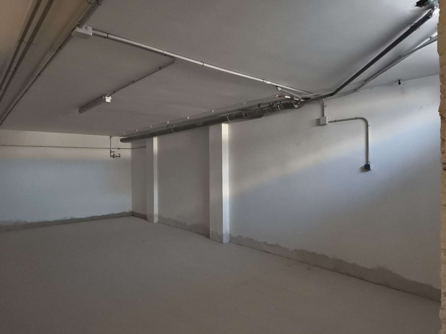 OPORTUNIDAD ADOSADO A LA VENTA EN ELS POBLET