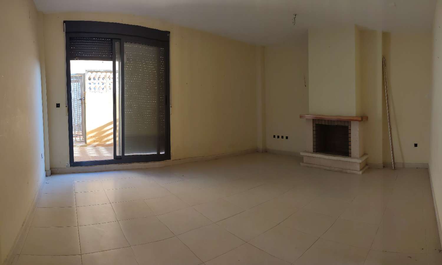 OPORTUNIDAD ADOSADO A LA VENTA EN ELS POBLET