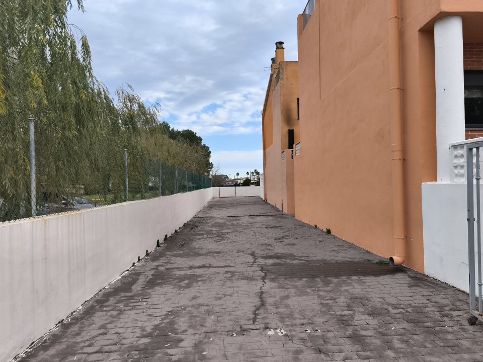 OPORTUNIDAD ADOSADO A LA VENTA EN ELS POBLET