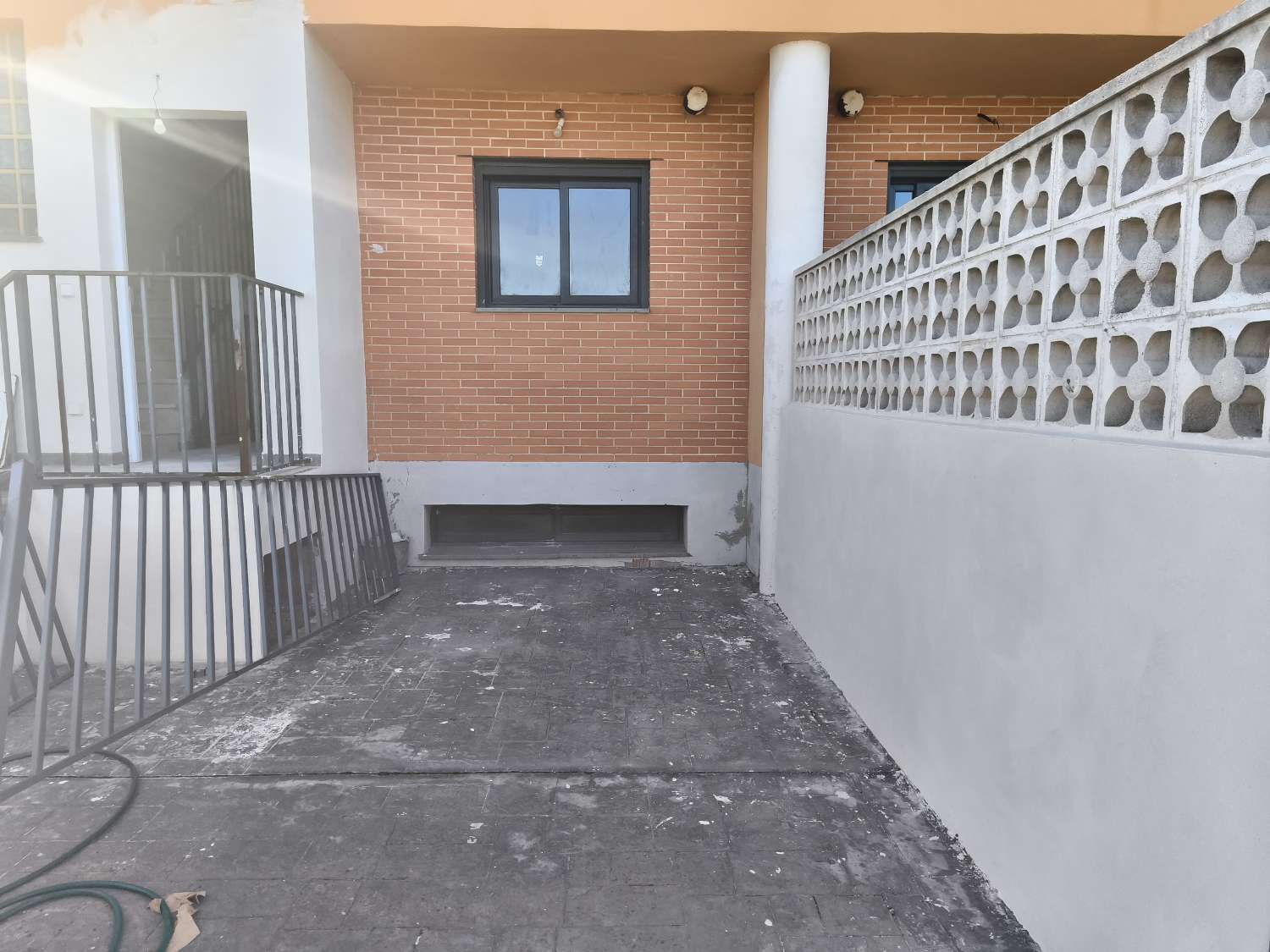 OPORTUNIDAD ADOSADO A LA VENTA EN ELS POBLET