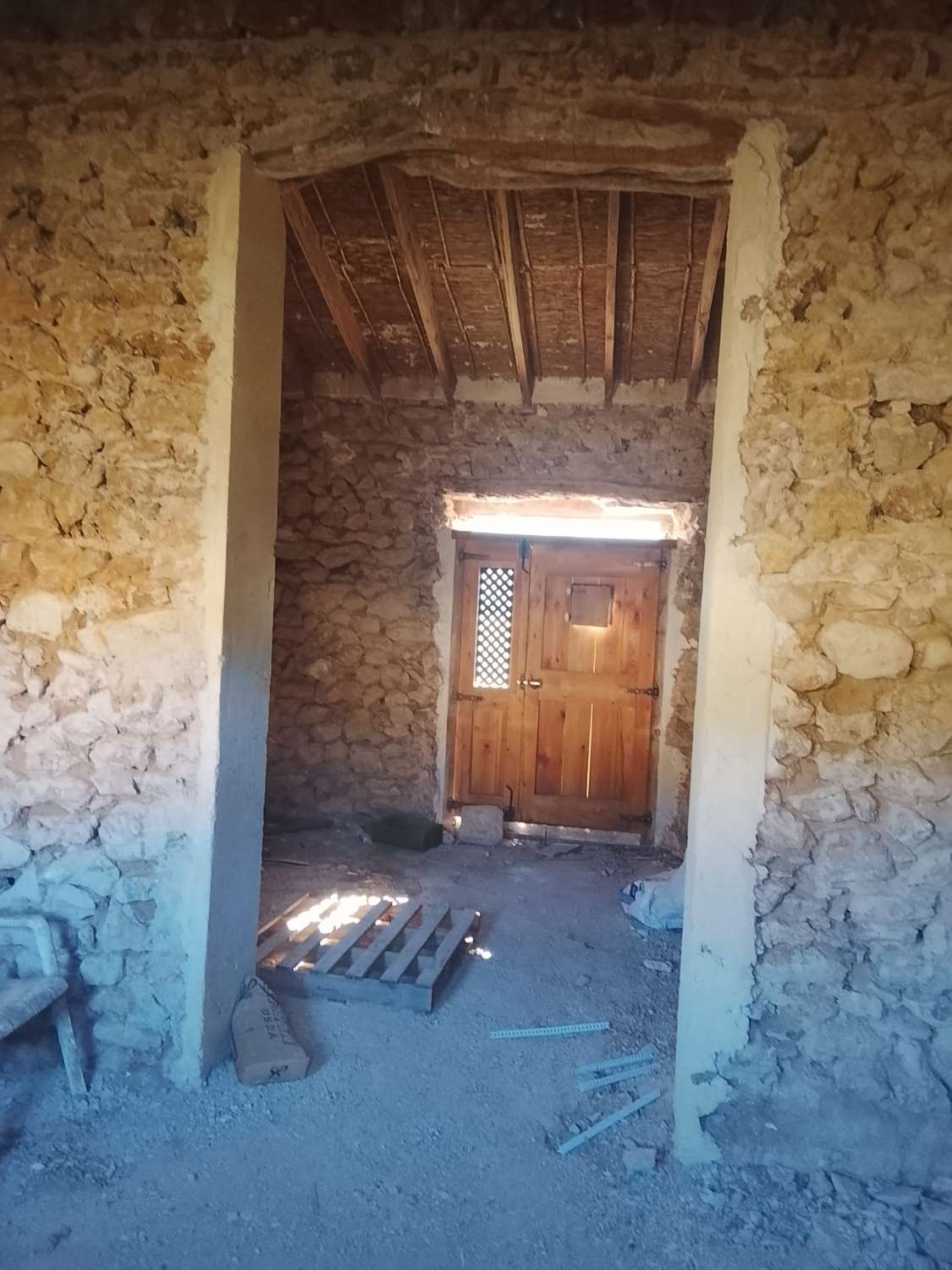 TERRENO RUSTICO CON CASETA EN JALÓN