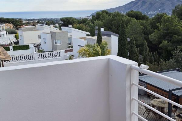 Casa con 300m de parcela en La Nucia