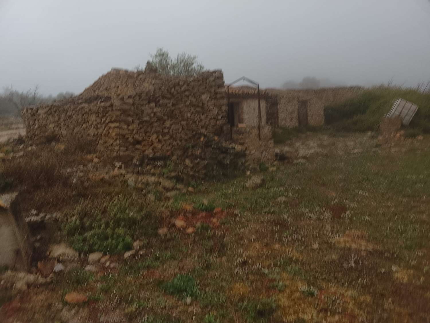 Casa de piedra para restaurar en Marnes (Lliber)