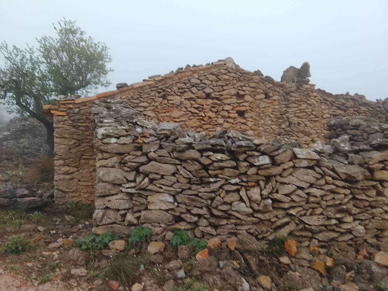 Casa de piedra para restaurar en Marnes (Lliber)