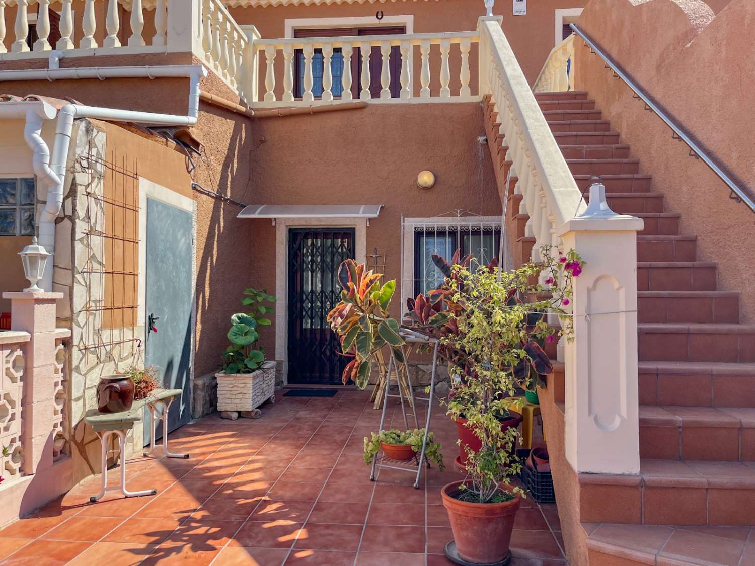 Adosado con dos viviendas individuales a 600m de la Playa de Les Marines