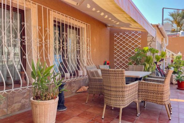 Adosado con dos viviendas individuales a 600m de la Play...