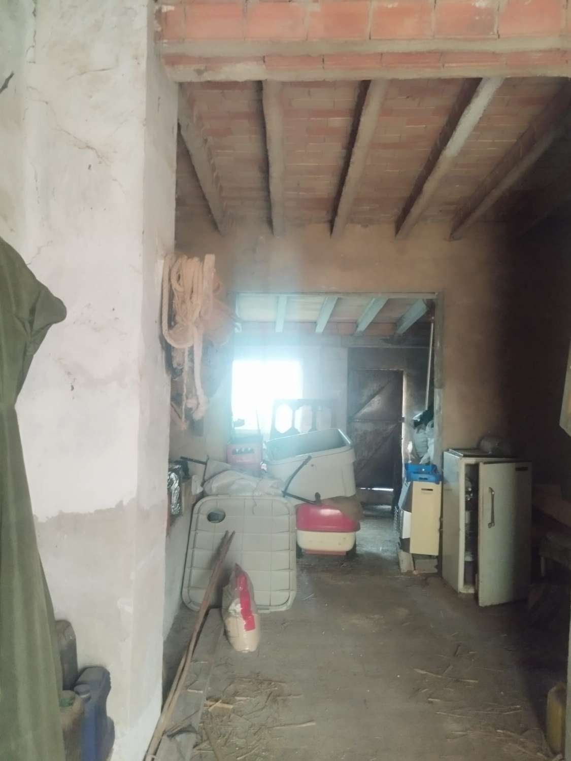 CASA DE PUEBLO A REFORMAR CON GRAN JARDIN