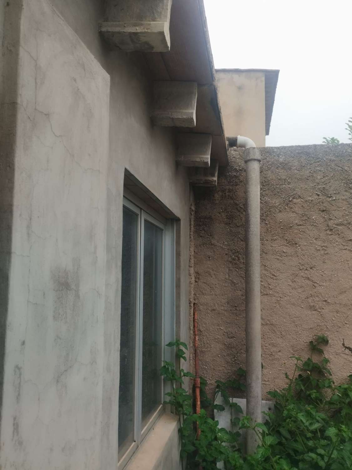 CASA DE PUEBLO A REFORMAR CON GRAN JARDIN