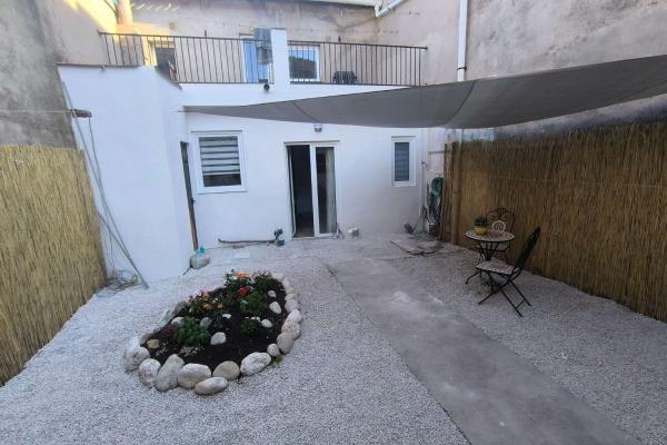 OPORTUNIDAD CASA DE PUEBLO CON GRAN PATIO
